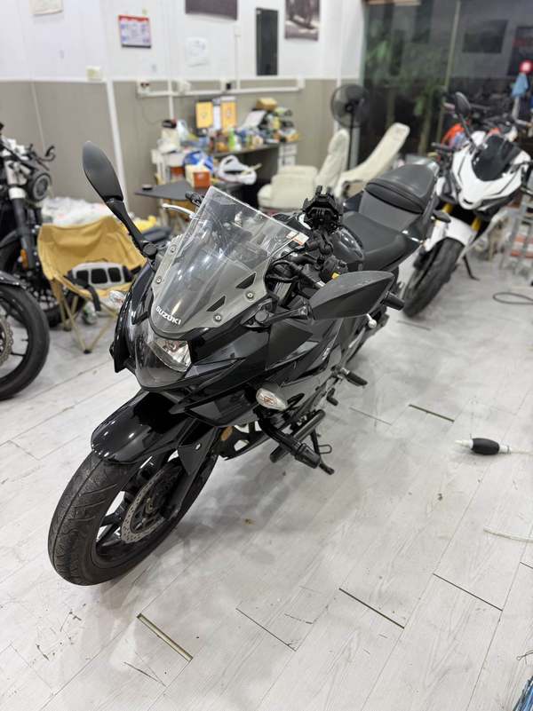 豪爵铃木 GSX250R