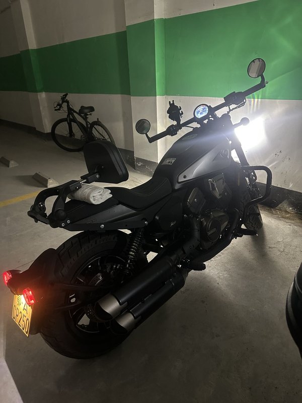 QJMOTOR 闪600