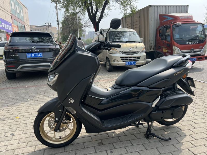 雅马哈 NMAX