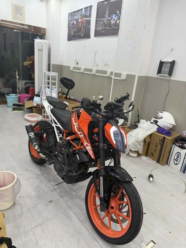KTMR2R 390 Duke