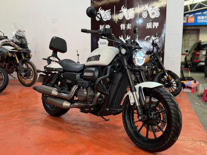 QJMOTOR 闪300S