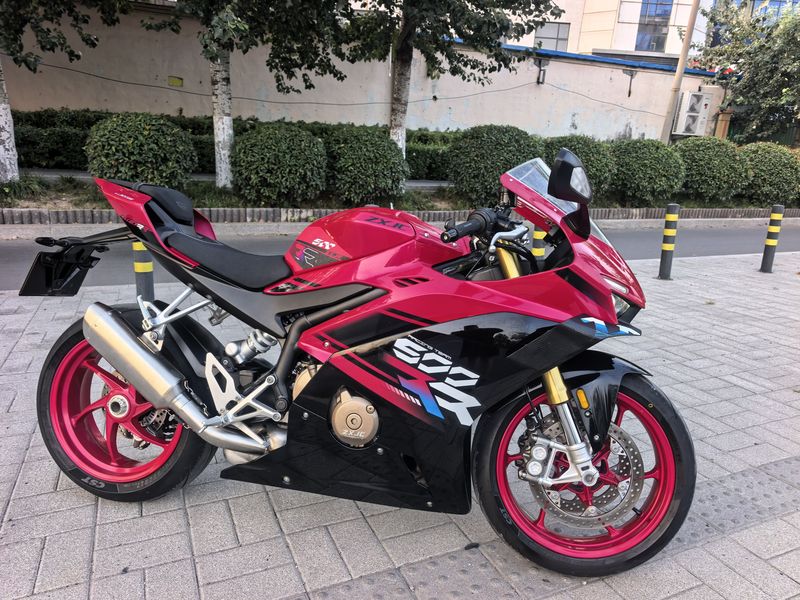 张雪机车 500RR