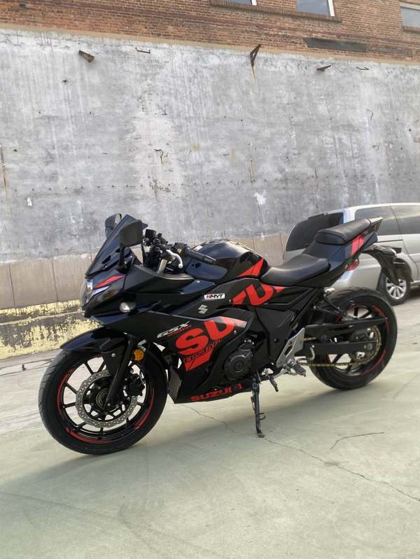 豪爵铃木 GSX250R