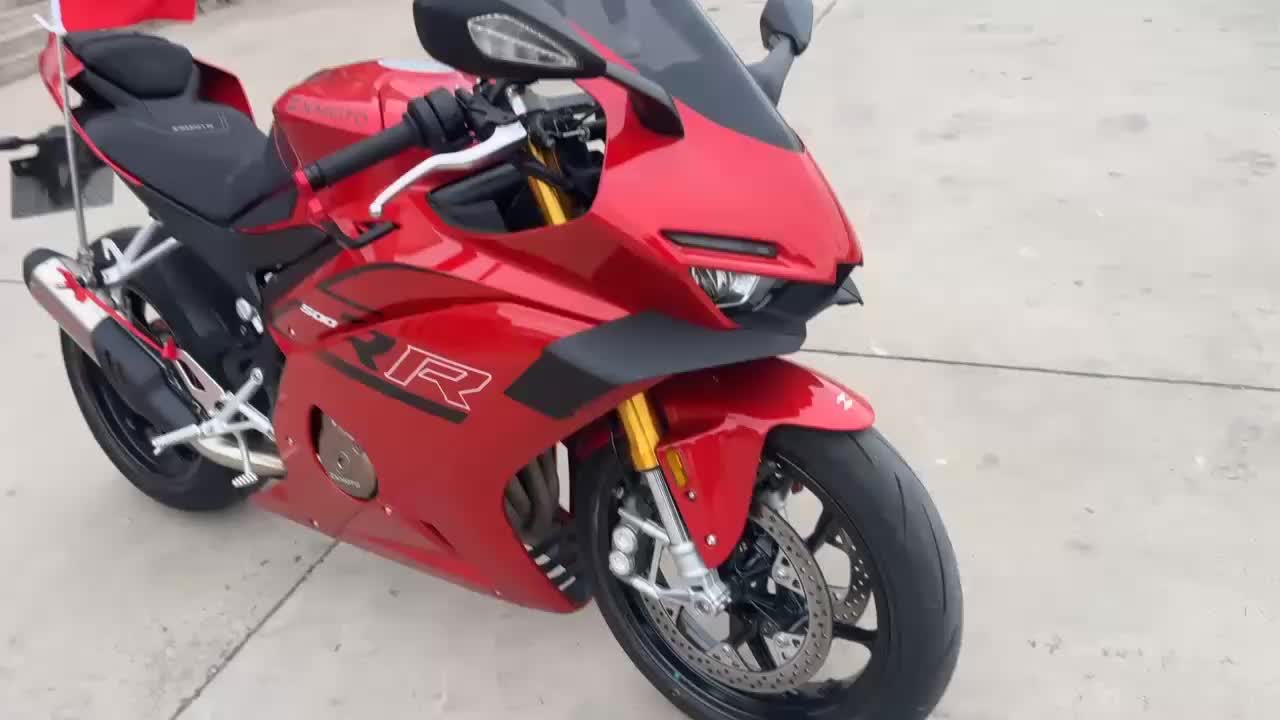 张雪机车 500RR