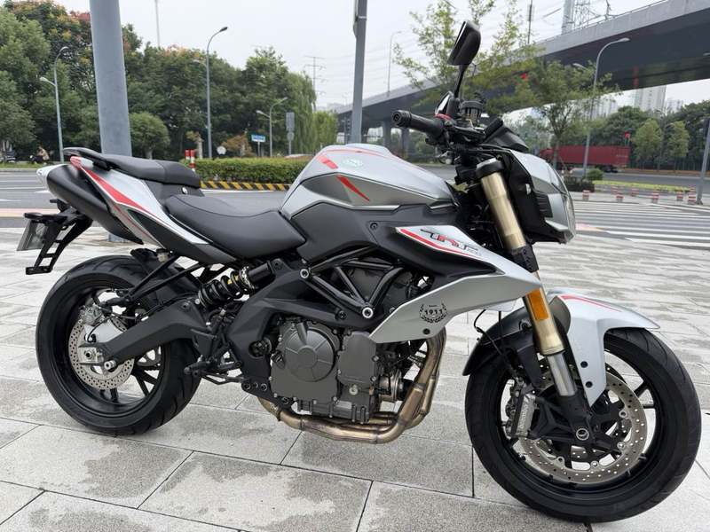 贝纳利 TNT600i