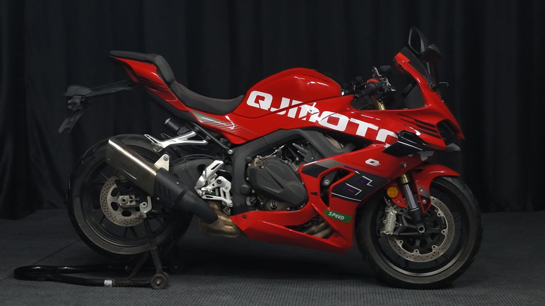 QJMOTOR 赛800