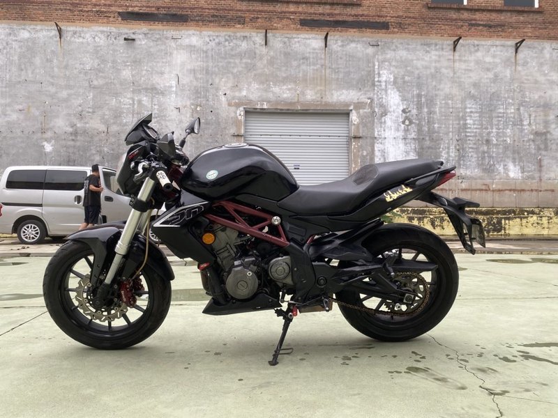 贝纳利 蓝宝龙 BN302S