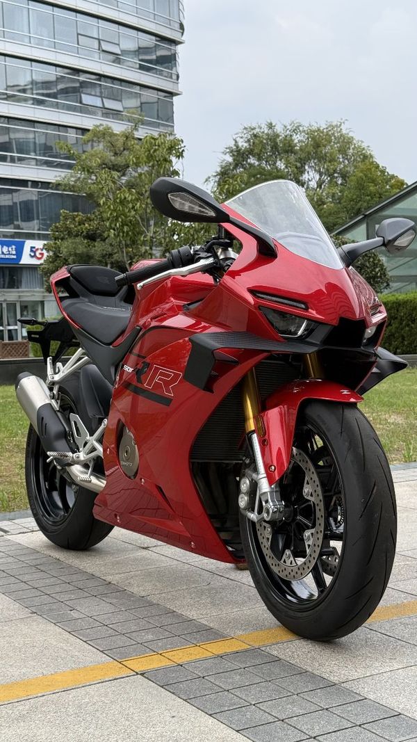 张雪机车 500RR