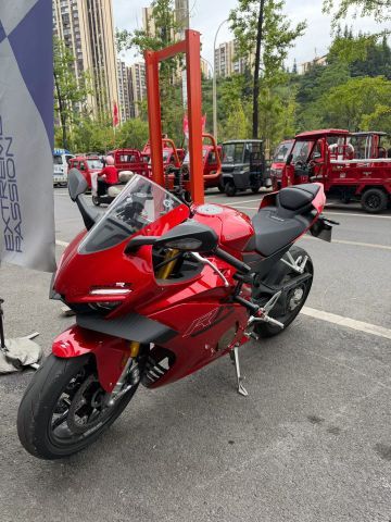 张雪机车 500RR