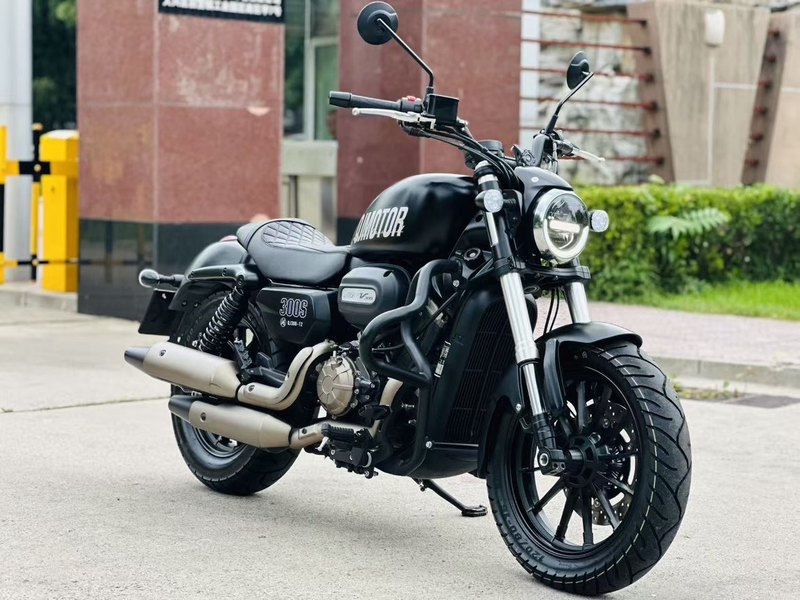 QJMOTOR 闪300S