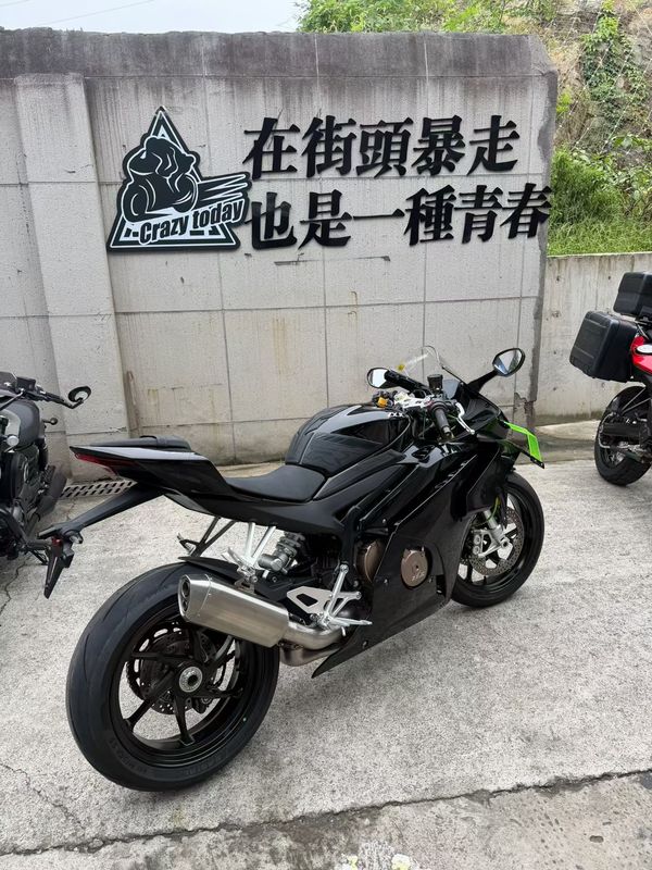 张雪机车 500RR