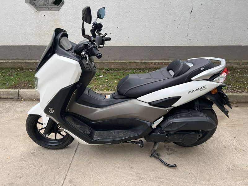雅马哈 NMAX