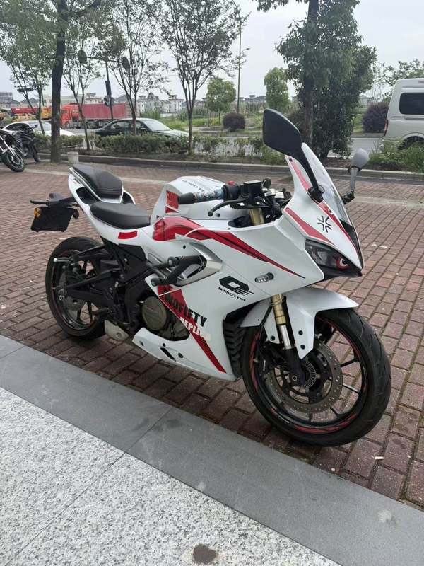 QJMOTOR 赛250