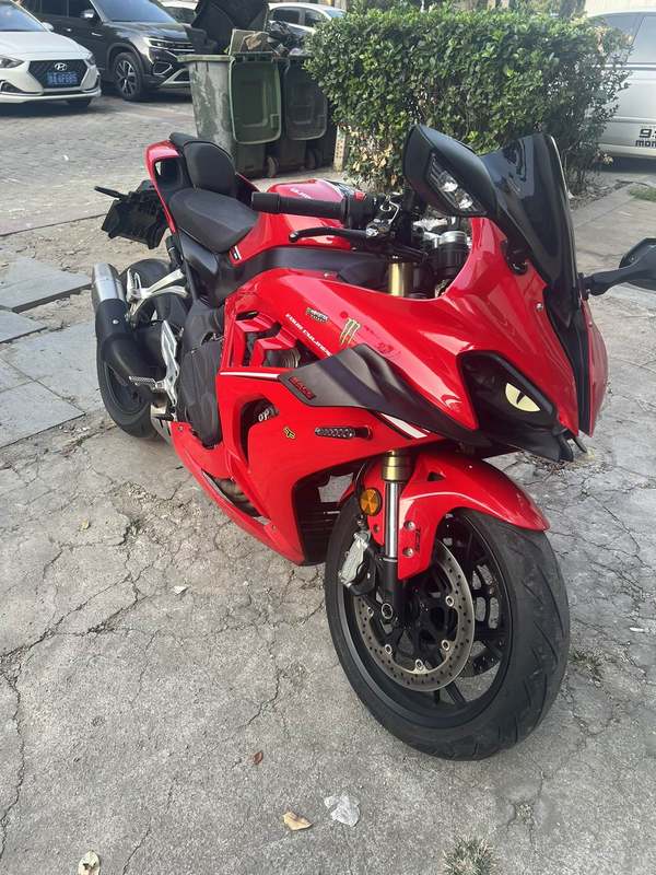 QJMOTOR 赛800