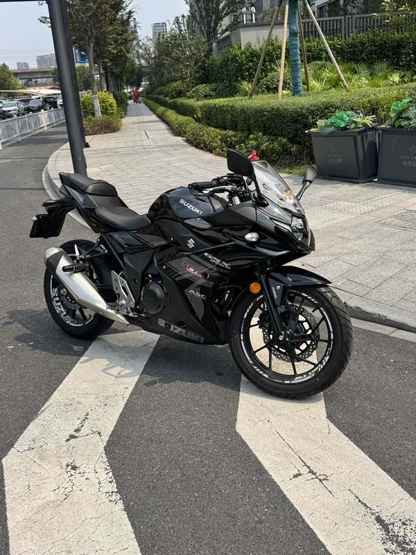 豪爵铃木 GSX250R