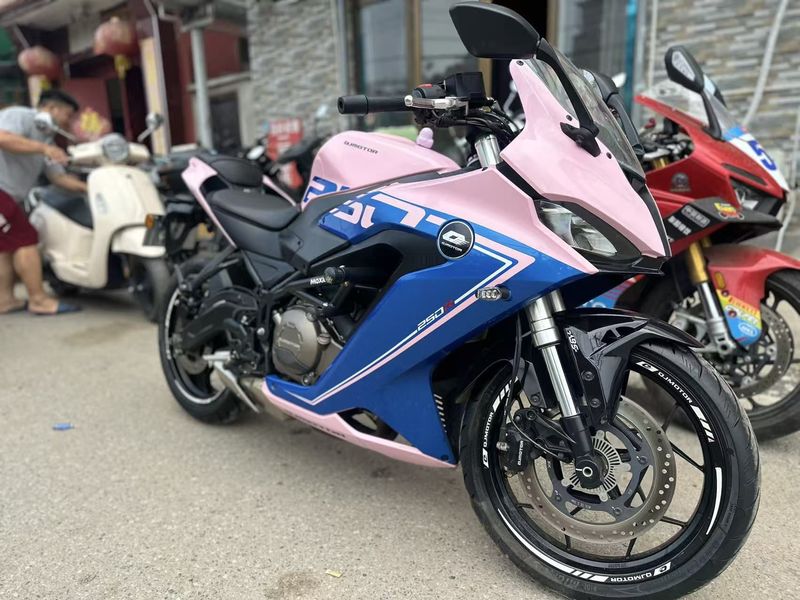 QJMOTOR 赛250