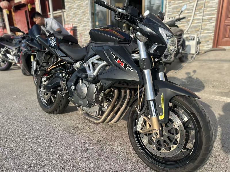 贝纳利 TNT600i
