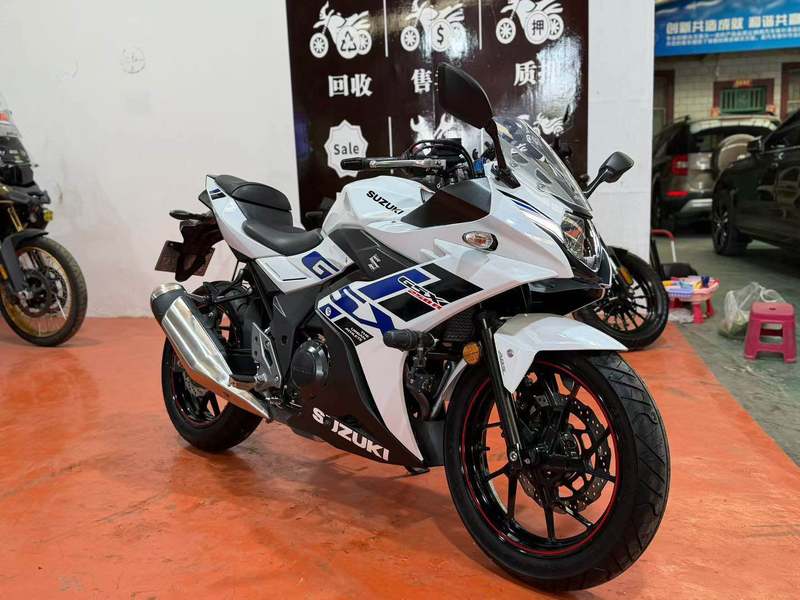 豪爵铃木 GSX250R