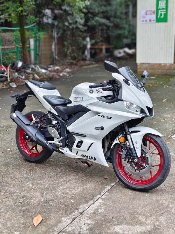 雅马哈 YZF-R3