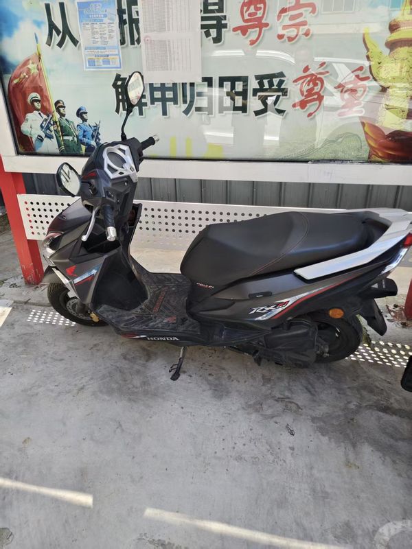 新大洲本田 裂行 RX125Fi