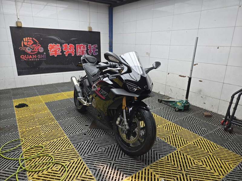 张雪机车 500RR