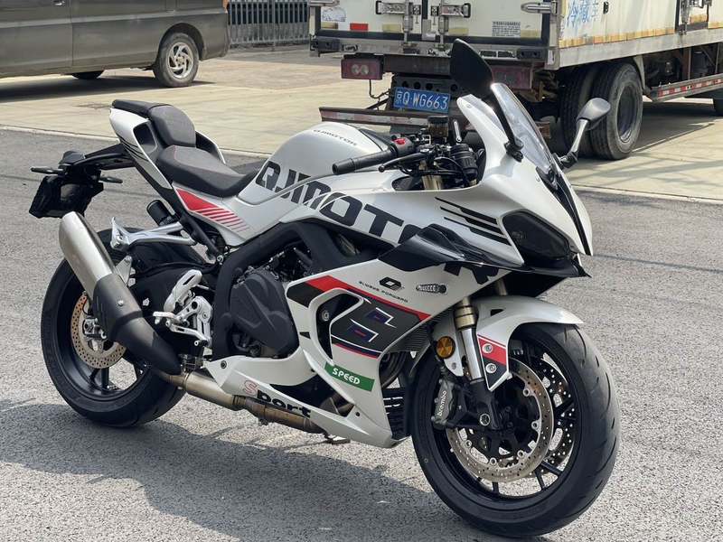 QJMOTOR 赛800