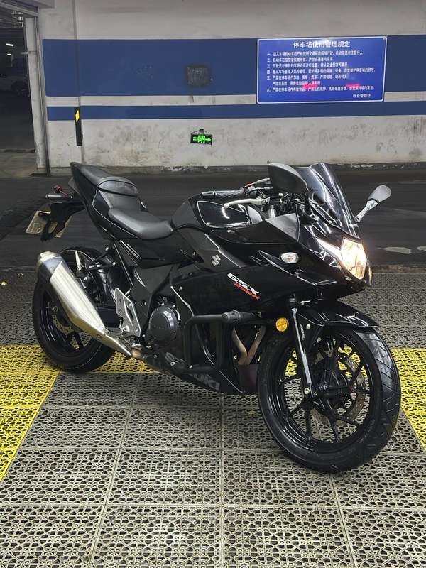 豪爵铃木 GSX250R