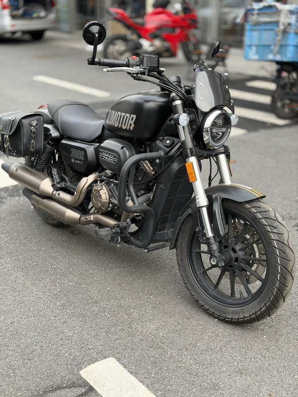 QJMOTOR 闪300S