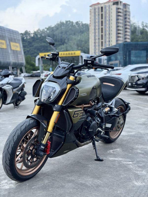 杜卡迪 Diavel 