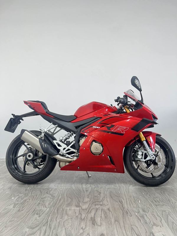 张雪机车 500RR