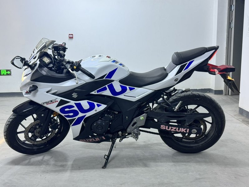 豪爵铃木 GSX250R