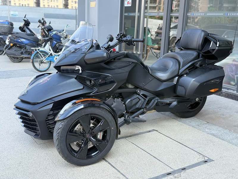 庞巴迪 Spyder F3 