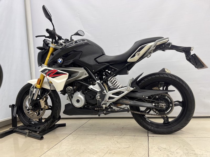 宝马 G 310 R