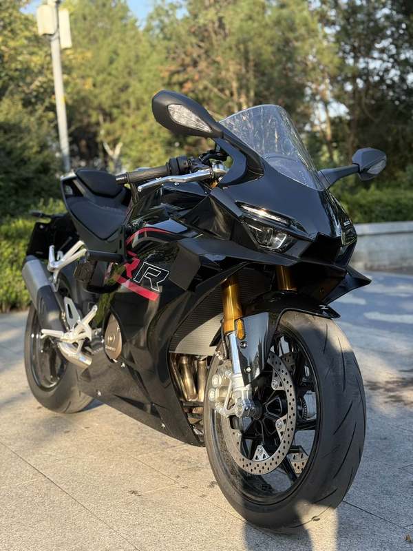 张雪机车 500RR