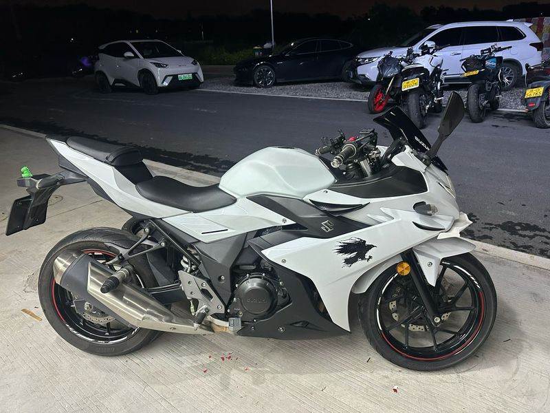 豪爵铃木 GSX250R