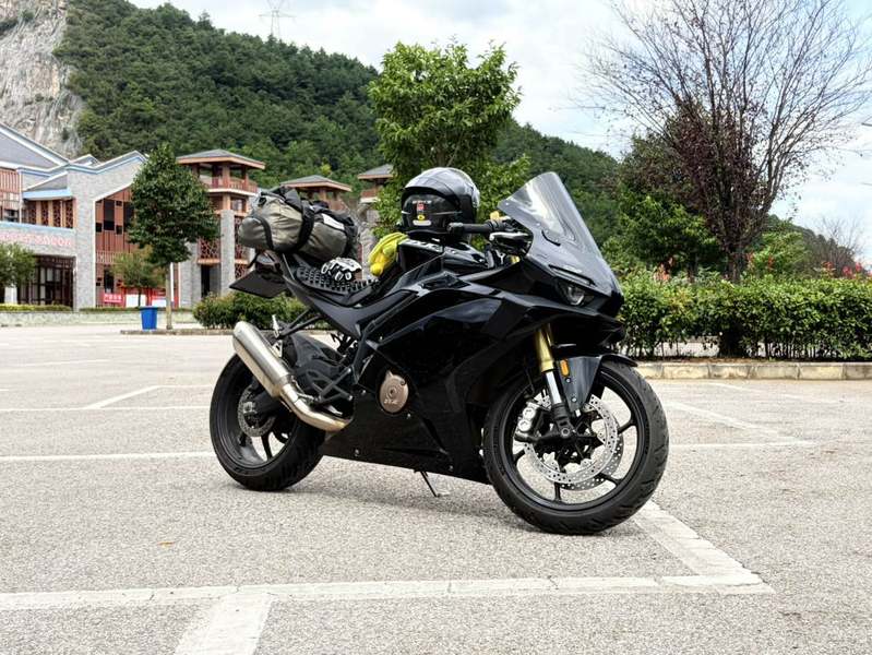 张雪机车 500RR