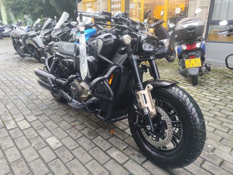 QJMOTOR 闪600