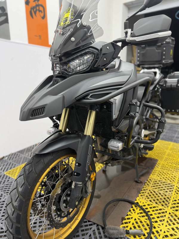 贝纳利 TRK702