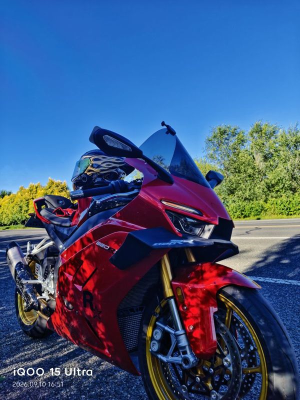 张雪机车 820RR