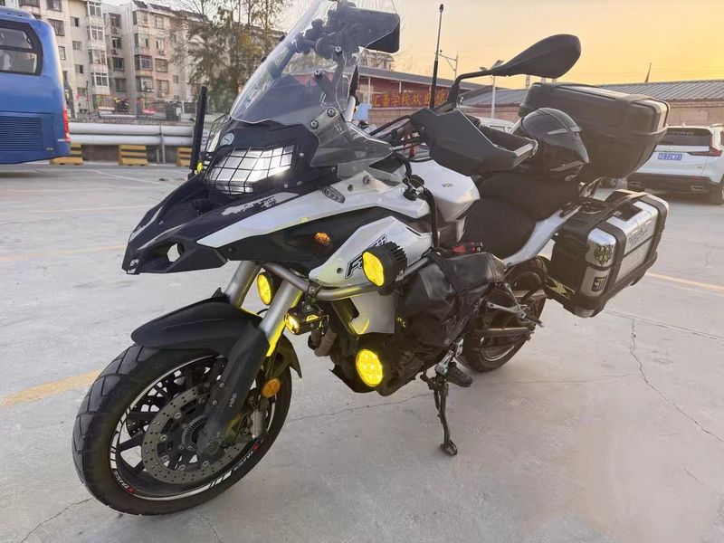 贝纳利 金鹏 TRK502