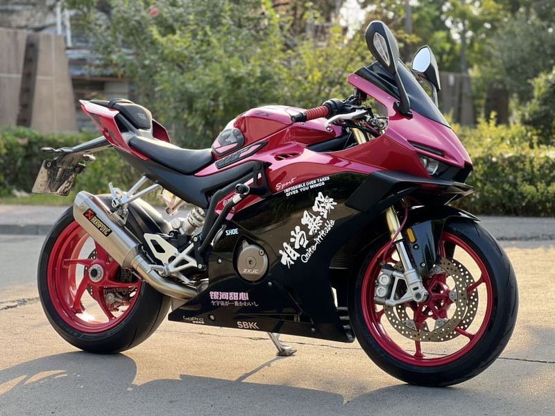张雪机车 500RR