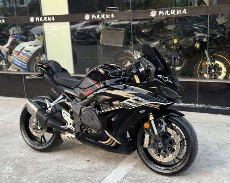 QJMOTOR 赛800