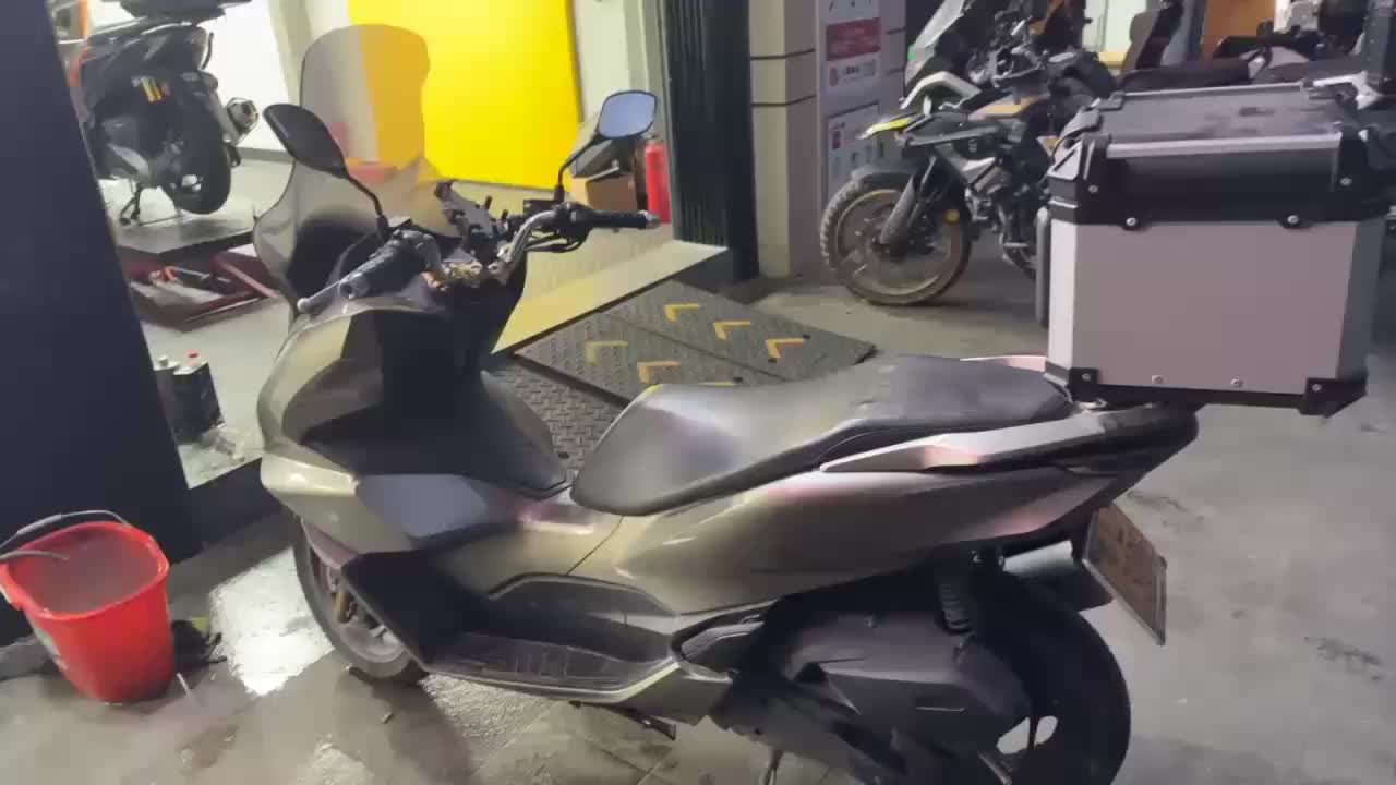 五羊本田 PCX