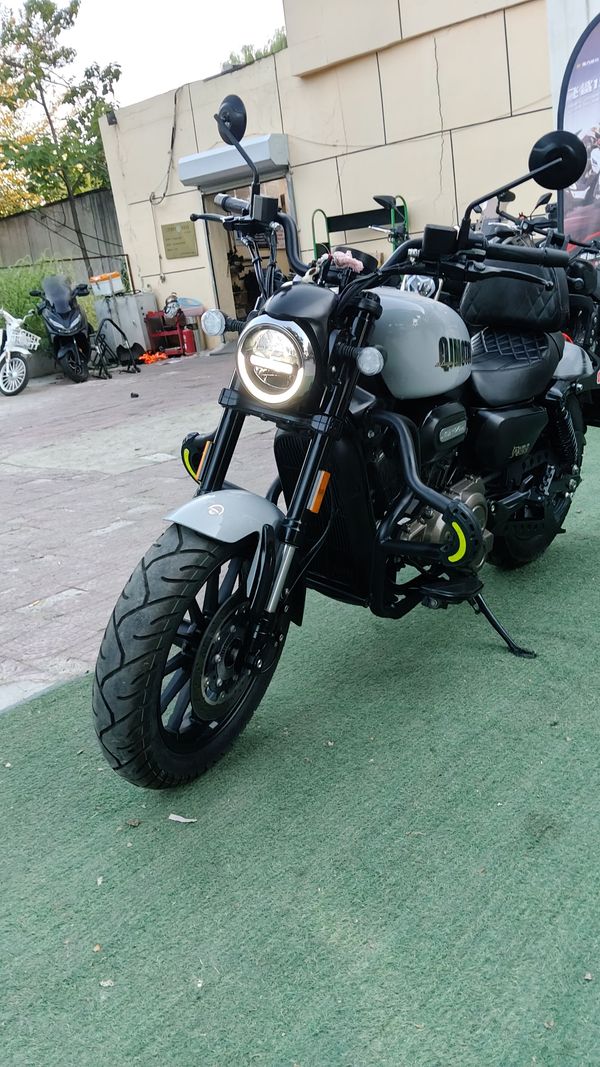 QJMOTOR 闪300S