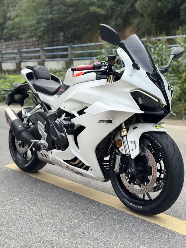 QJMOTOR 赛600