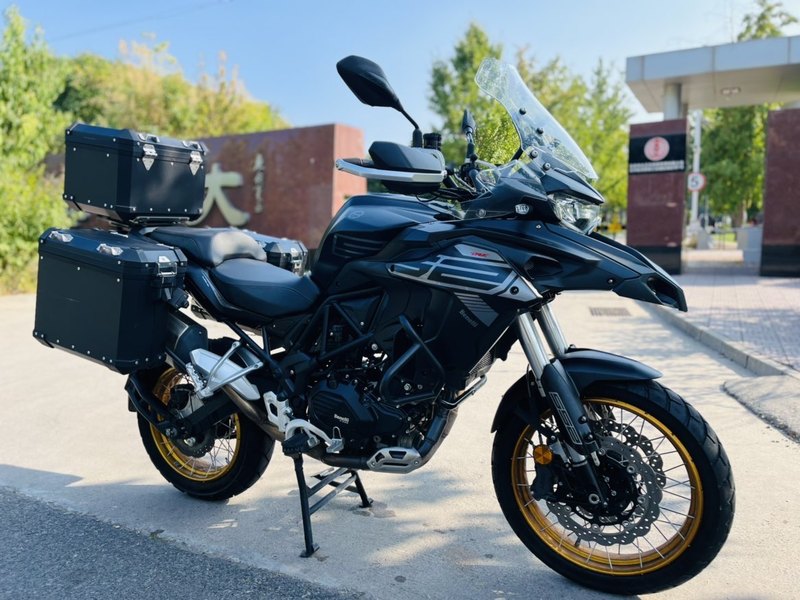 贝纳利 TRK552