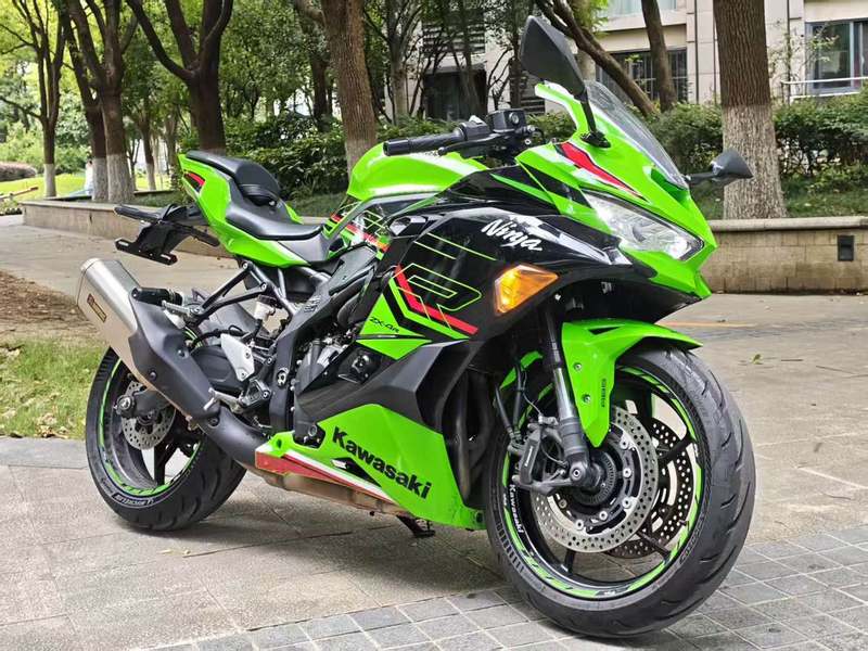 川崎 ZX-4R