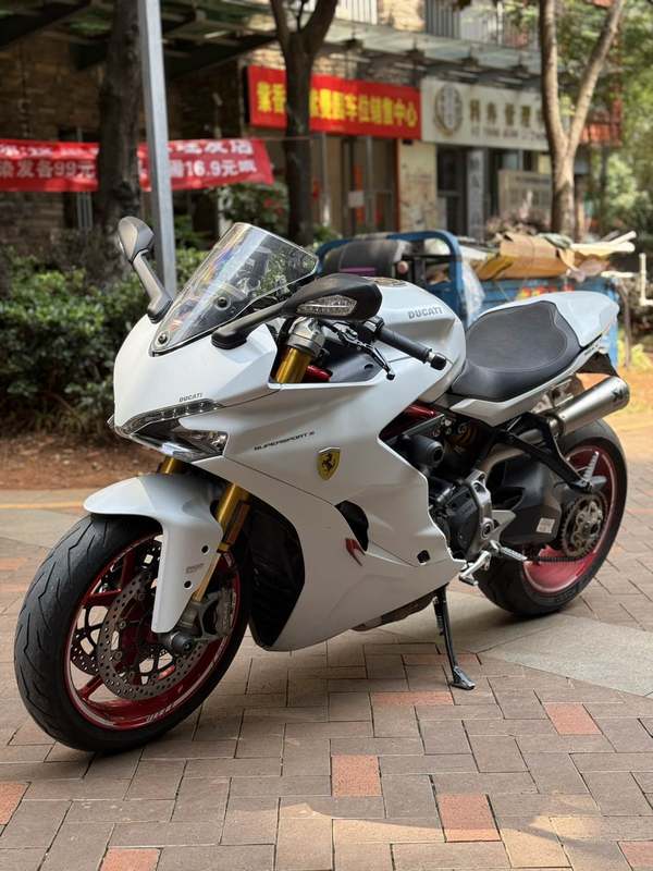 杜卡迪 SuperSport