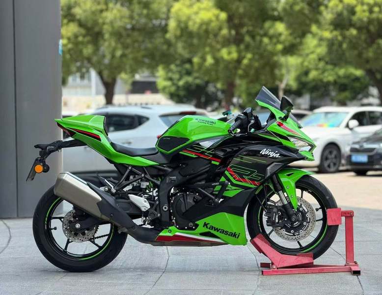 川崎 ZX-4R