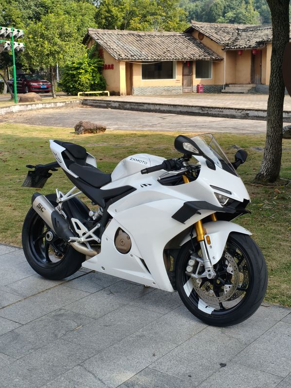 张雪机车 500RR